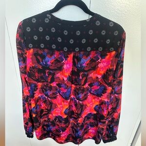 NYDJ Black and Gray Graphic Blouse